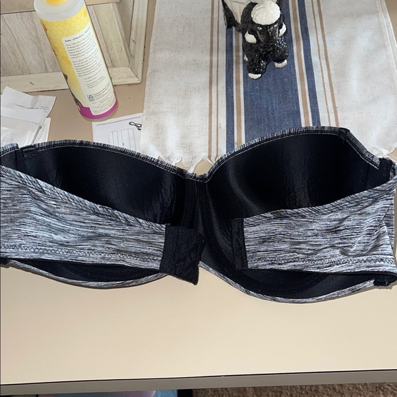 Adrienne Vittadini Textured Bandeau in Gray - Picture 2 of 6